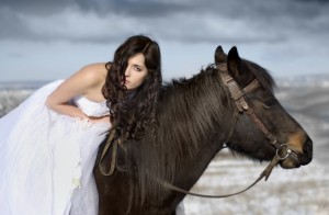 微语录,马背上的卷发新娘图片