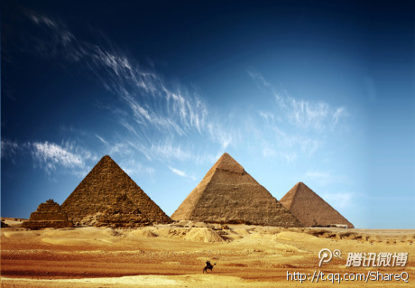 登上金字塔的動物有兩種：一種是鷹，一種是蝸牛
