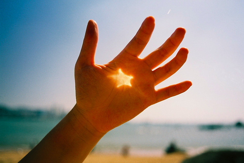 只有把命运掌握在自己手中，我们才能寻找到生命的闪光