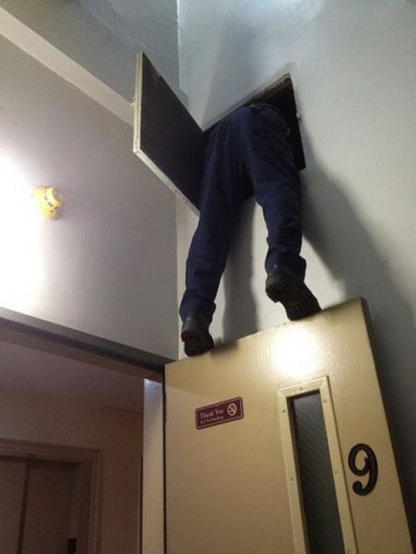 用生命在娛樂，男人不顧一切的瘋狂