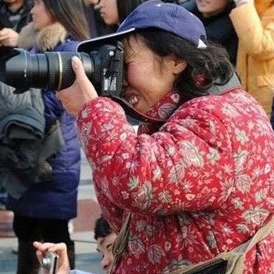 生活就像是一场令人眩晕的秀，每个人都在表演自己，努力扮演着预设好的角色。如果你们这么随便，对得起大妈这专业的设备吗？