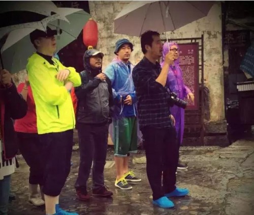 张默低调陪同冯小刚取景 污点艺人复出近况大盘点