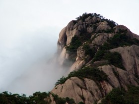 生命的延续，好像滚滚的江水，奔流东去