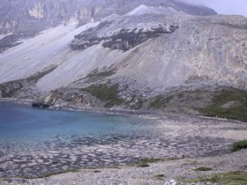 江山依旧，风采犹然，恰沧海巫山，熟视岁月如流