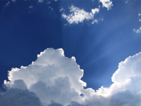 快乐可以有人分享，而痛苦却没有声音